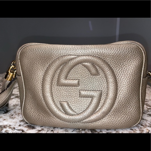Gucci - Soho Small leather Disco Bag in Gold - Picture 2 of 4